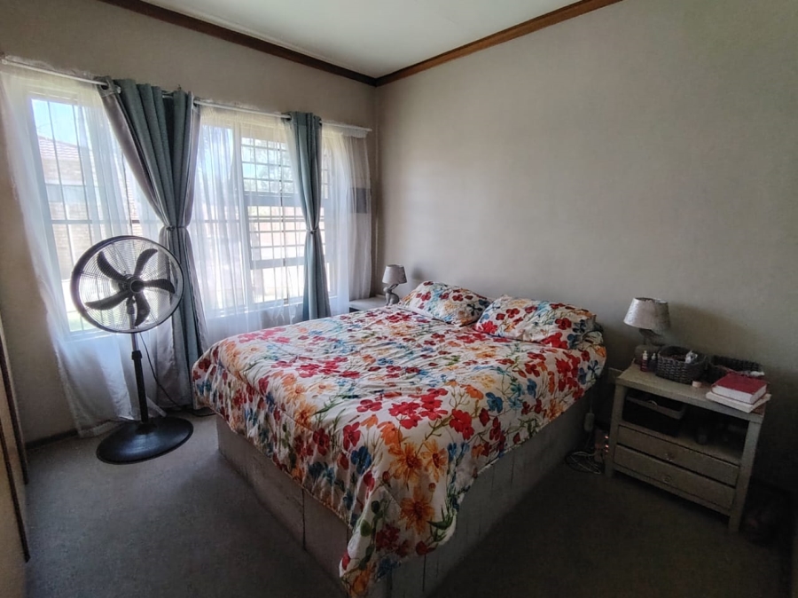 To Let 3 Bedroom Property for Rent in Langenhovenpark Free State